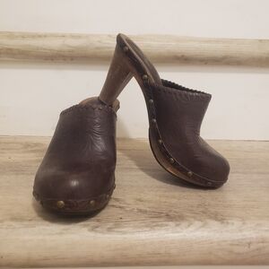 Banana Republic Embossed Brown Leather Clogs